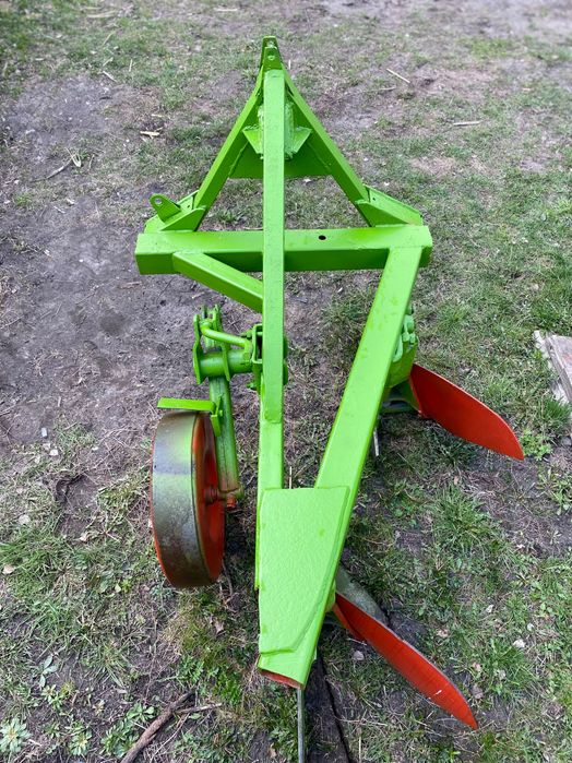 плуг двокорпусний// плуг двох корпусний до трактора ЮМз/МТз/Лтз/т-40