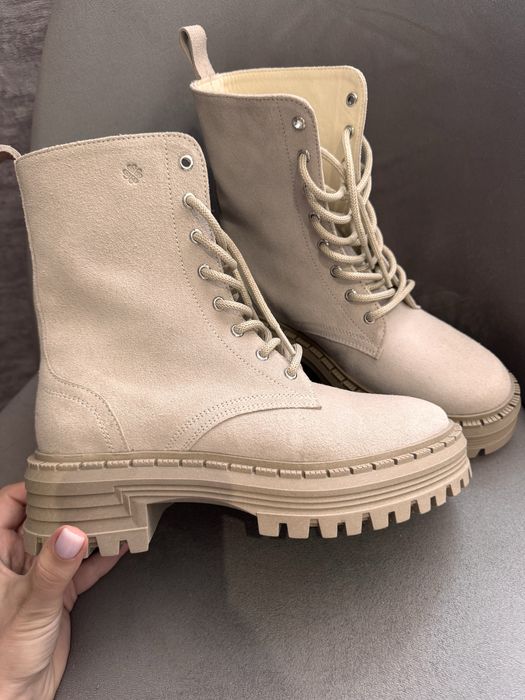 Черевики, боти, ботінки, чоботи