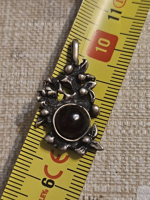 Wisiorek z bursztynem prl