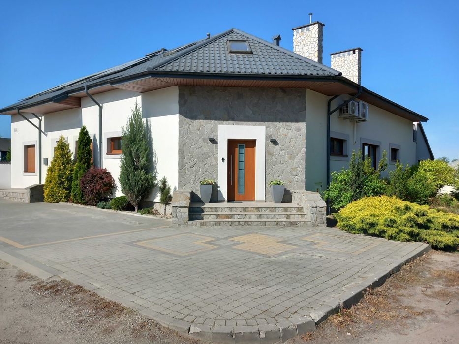 Sprzedam dom z częścią usługową w Tarnobrzegu