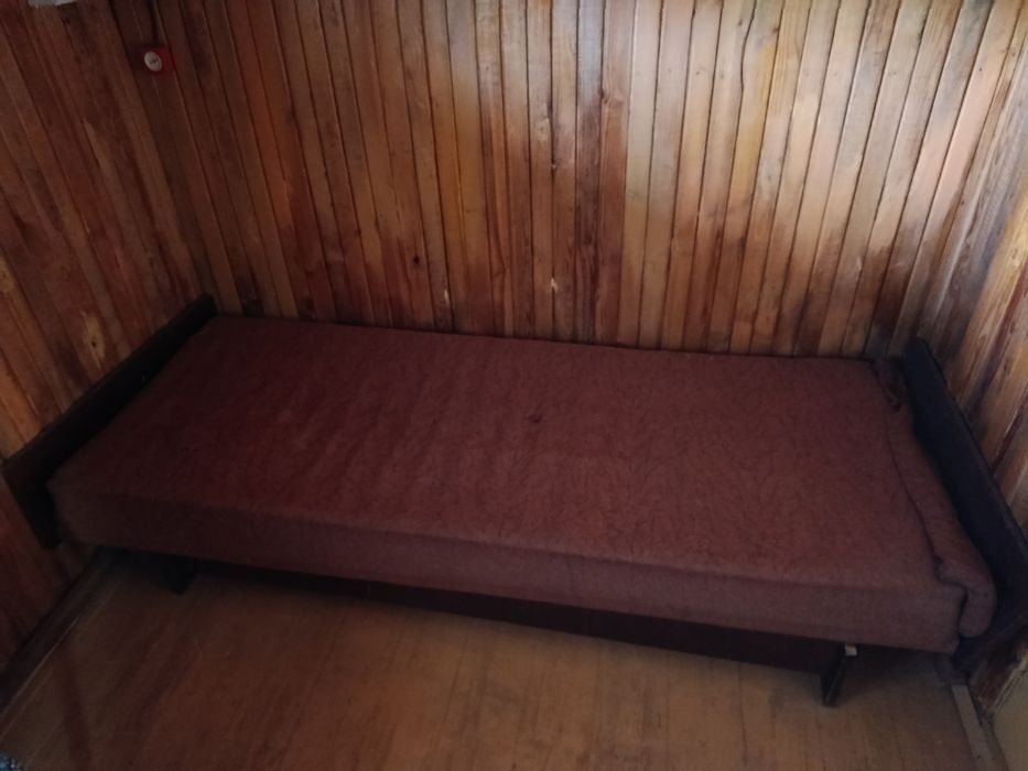 Ліжко з нішою для білизни