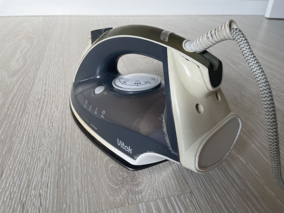 Утюг праска Vitek VT1241 2200W гладилка для білизни утюжек паравой