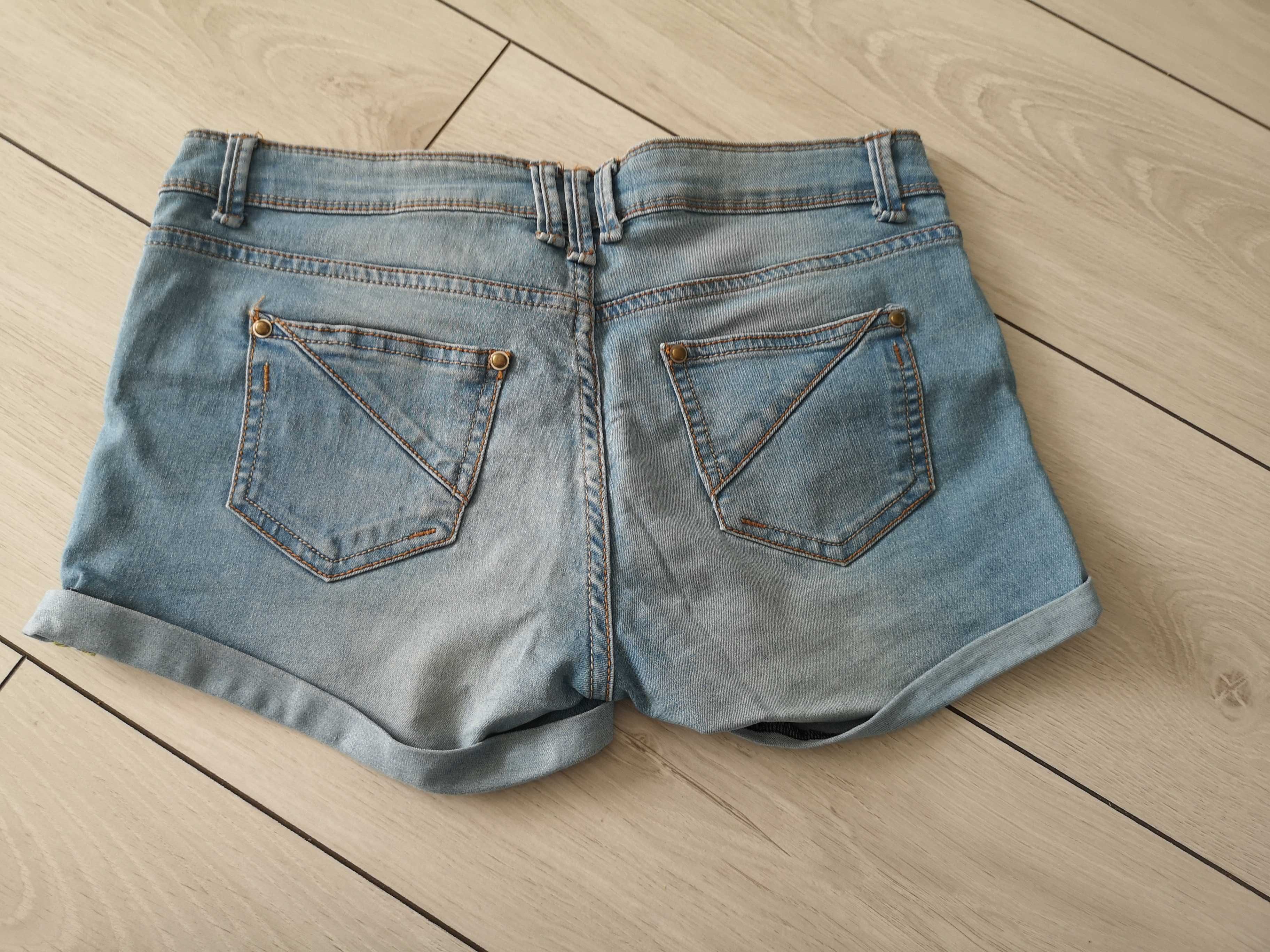 Krótkie spodenki jeansowe