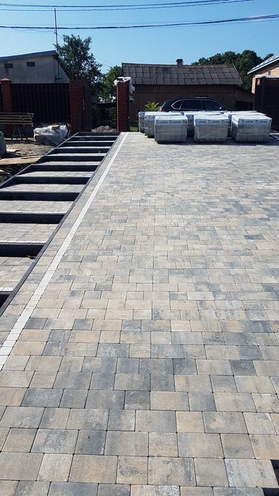 Укладання бруківки укладка тротуарної плитки Львів