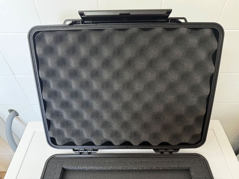 Macbook Pro 14" - 1085 HardBack Laptop Case - Como Novo