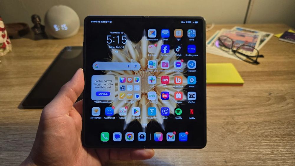 Fabrycznie nowy smartfon Honor Magic V2 z rozkładanym ekranem