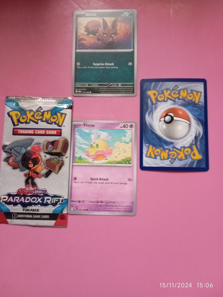 Cartas Pokémon originais.