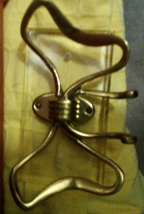 Suporte em acrílico e relógio de cozinha