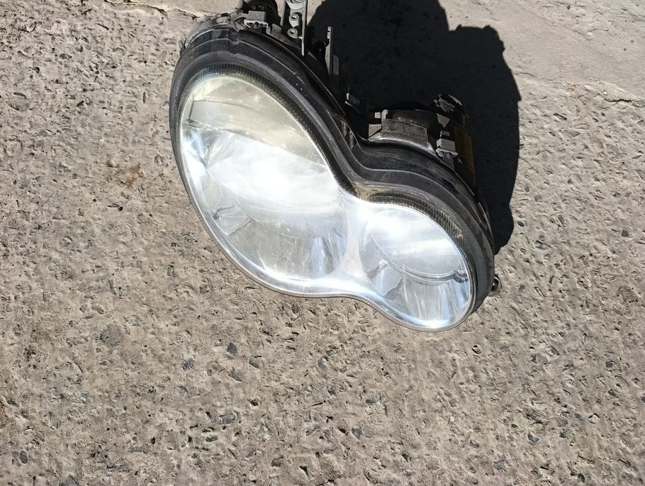 Права фара Мерседес w 203
