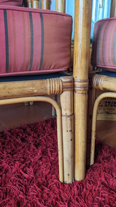 Duas poltronas de Bambu com almofadas vermelhas
