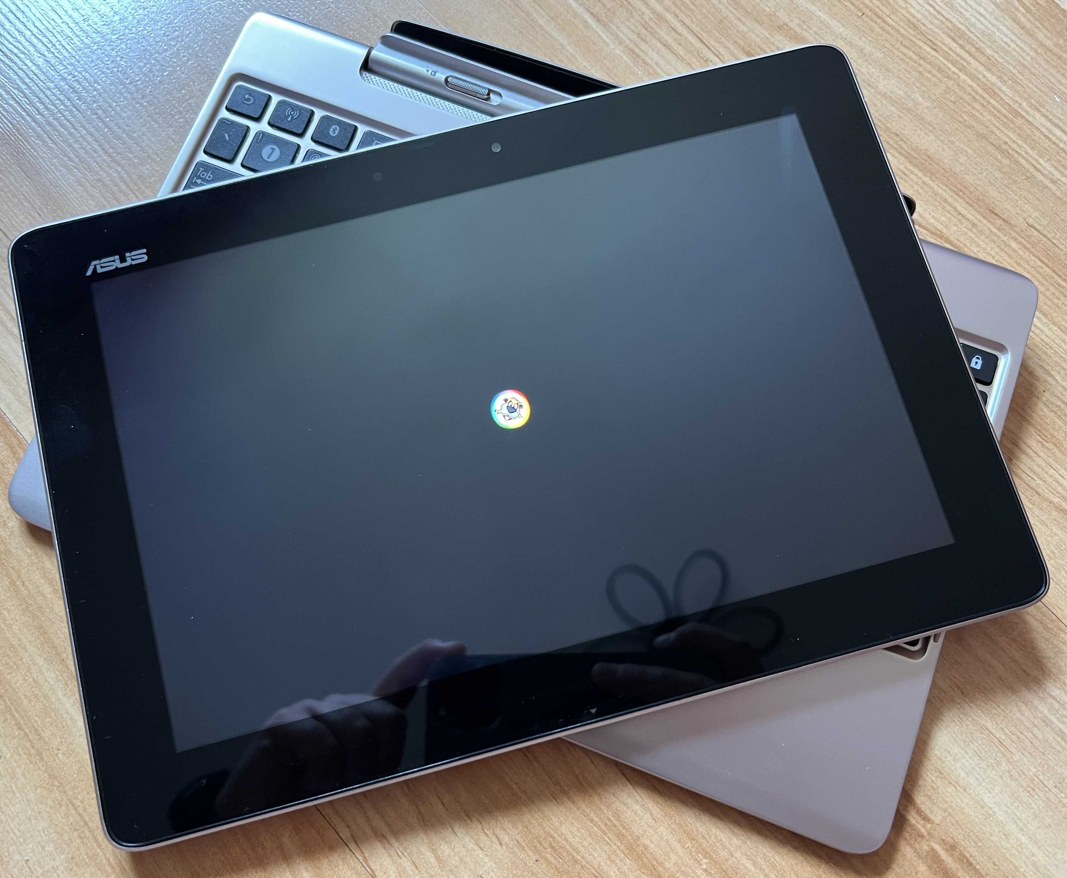 ASUS Transformer Pad TF700T - tablet z klawiaturą Android 7.1.2 z etui