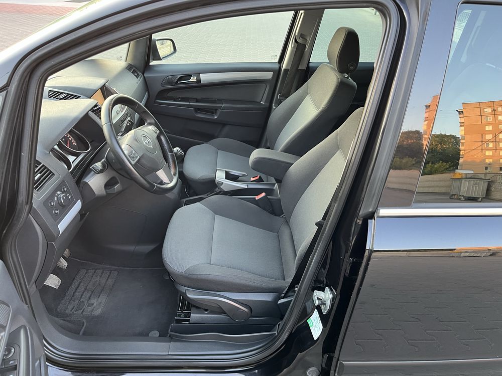Продам нефарбоний Opel Zafira 2006 1.8