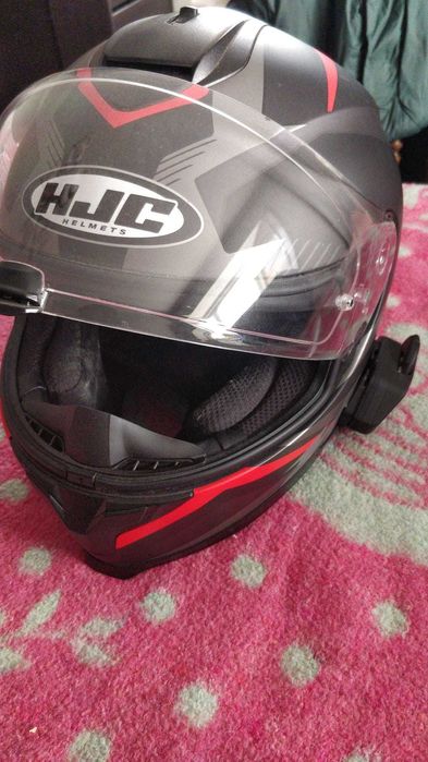 Capacete com intercomunicador