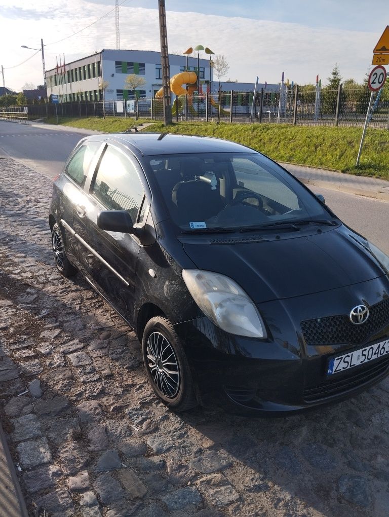 Sprzedam Toyotę Yaris.