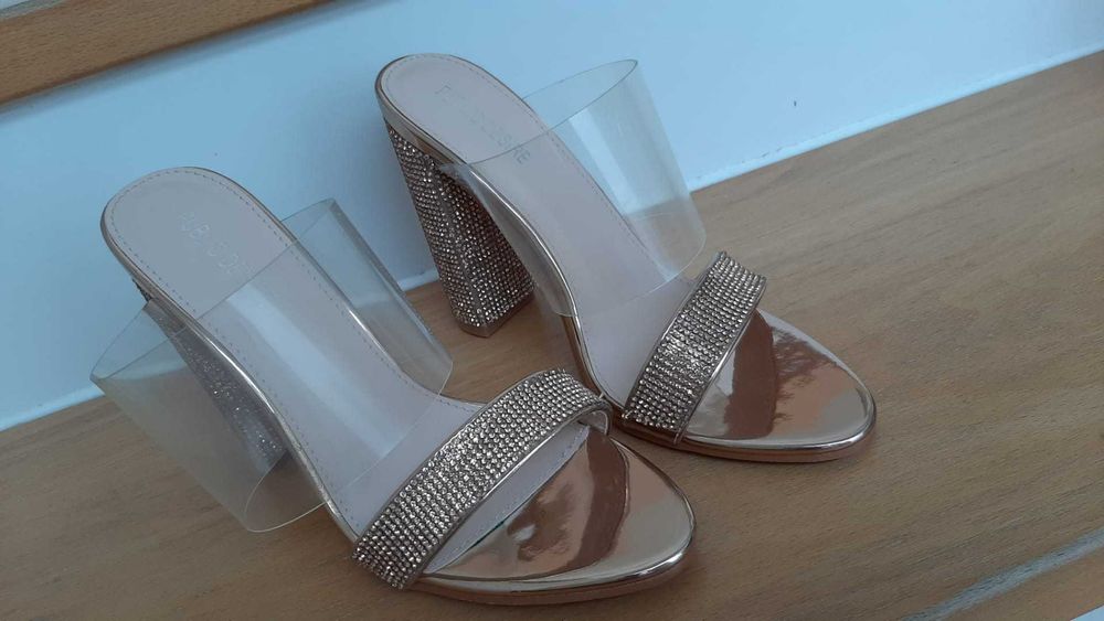 Sapatos Senhora salto alto (POR ESTREAR)