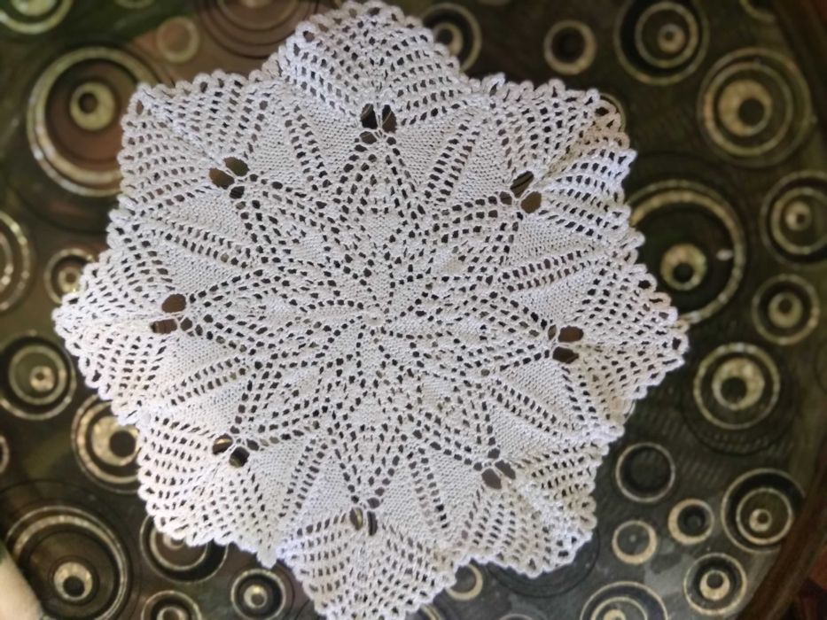 Вязаная  салфетка