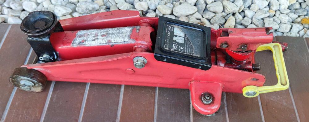 Podnośnik samochodowy hydrauliczny 2T