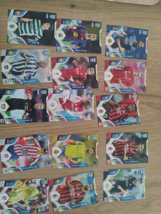 15 kart z serii panini FIFA 365 adrenalyn xl