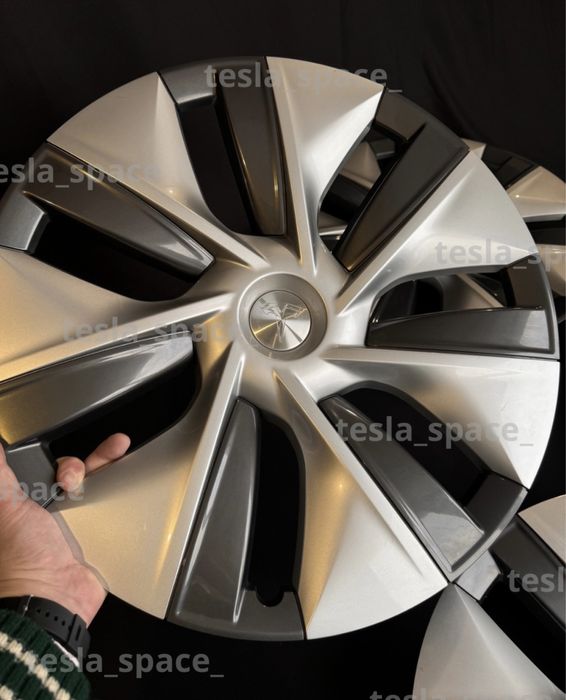 Колпаки 19р оригінал бу Tesla 3/Y
