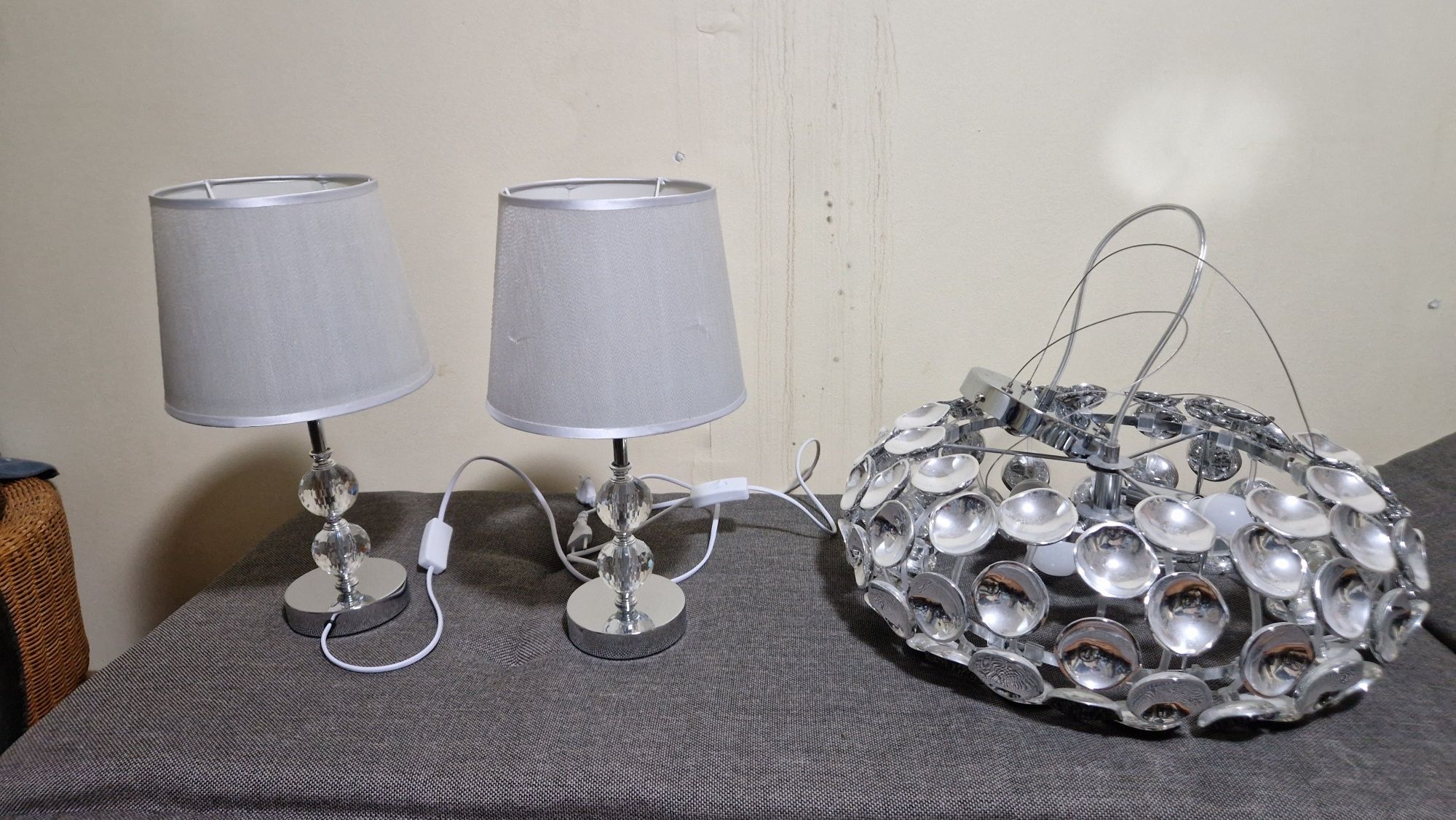 Sprzedam żyrandol i dwie lampy nocne