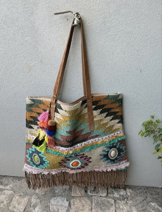 Saco de juta com pedras e lantoujolas