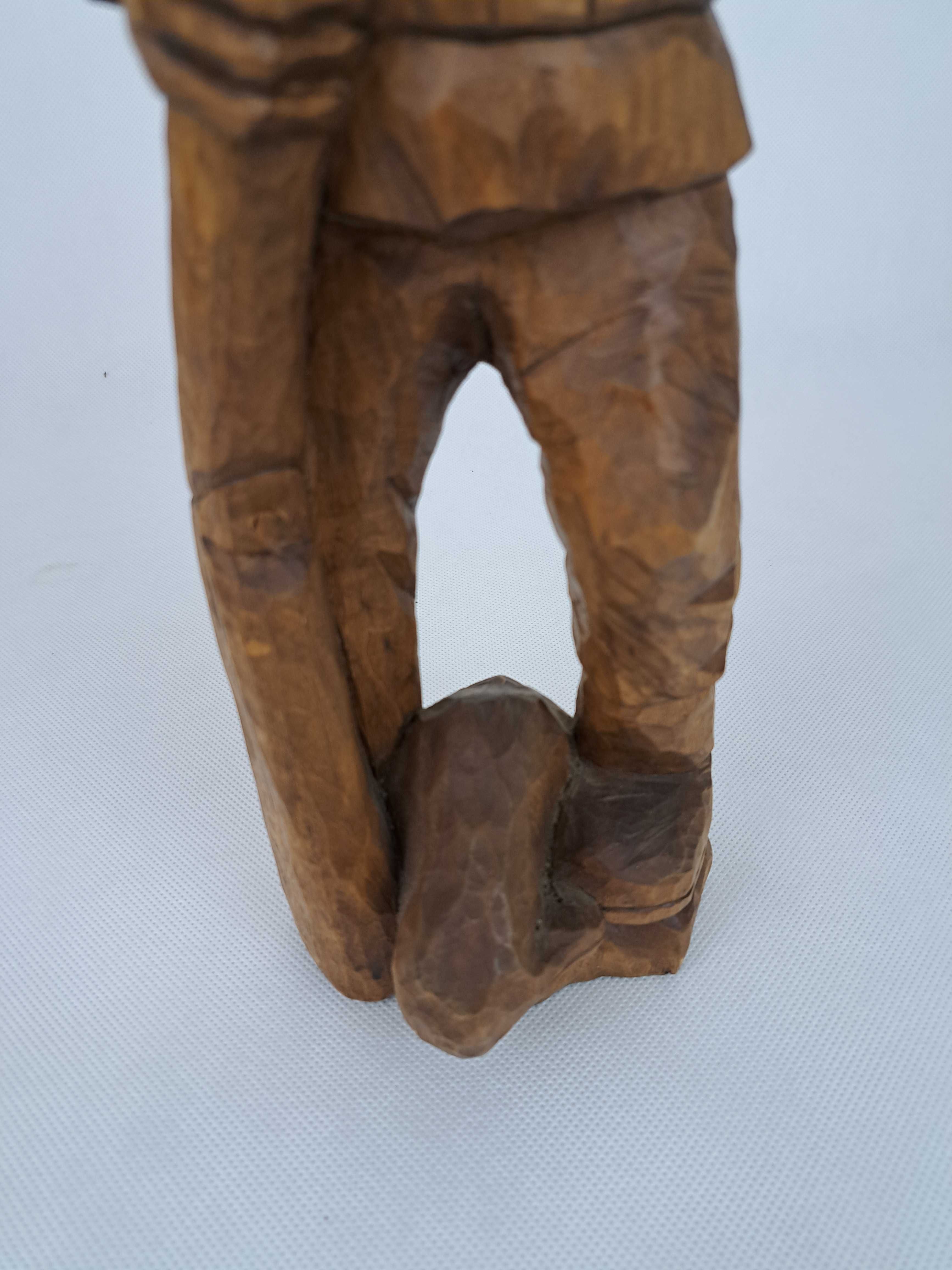 Myśliwy, rzeźba drewniana wys. 40 cm