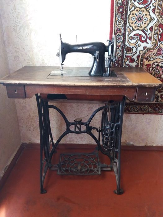 Антикварна швейна машинка SINGER зінгер