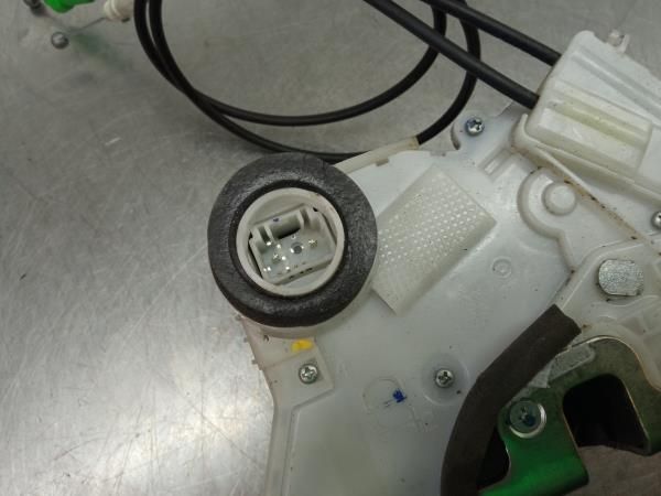 Fechadura / fecho porta frente esquerdo TOYOTA Yaris (_P13_)