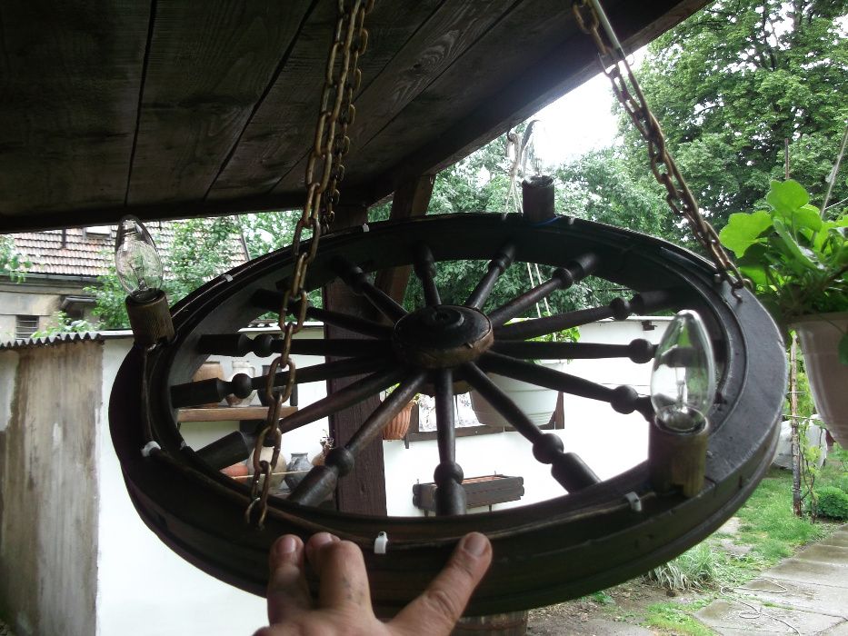 лампа колесо от прялки