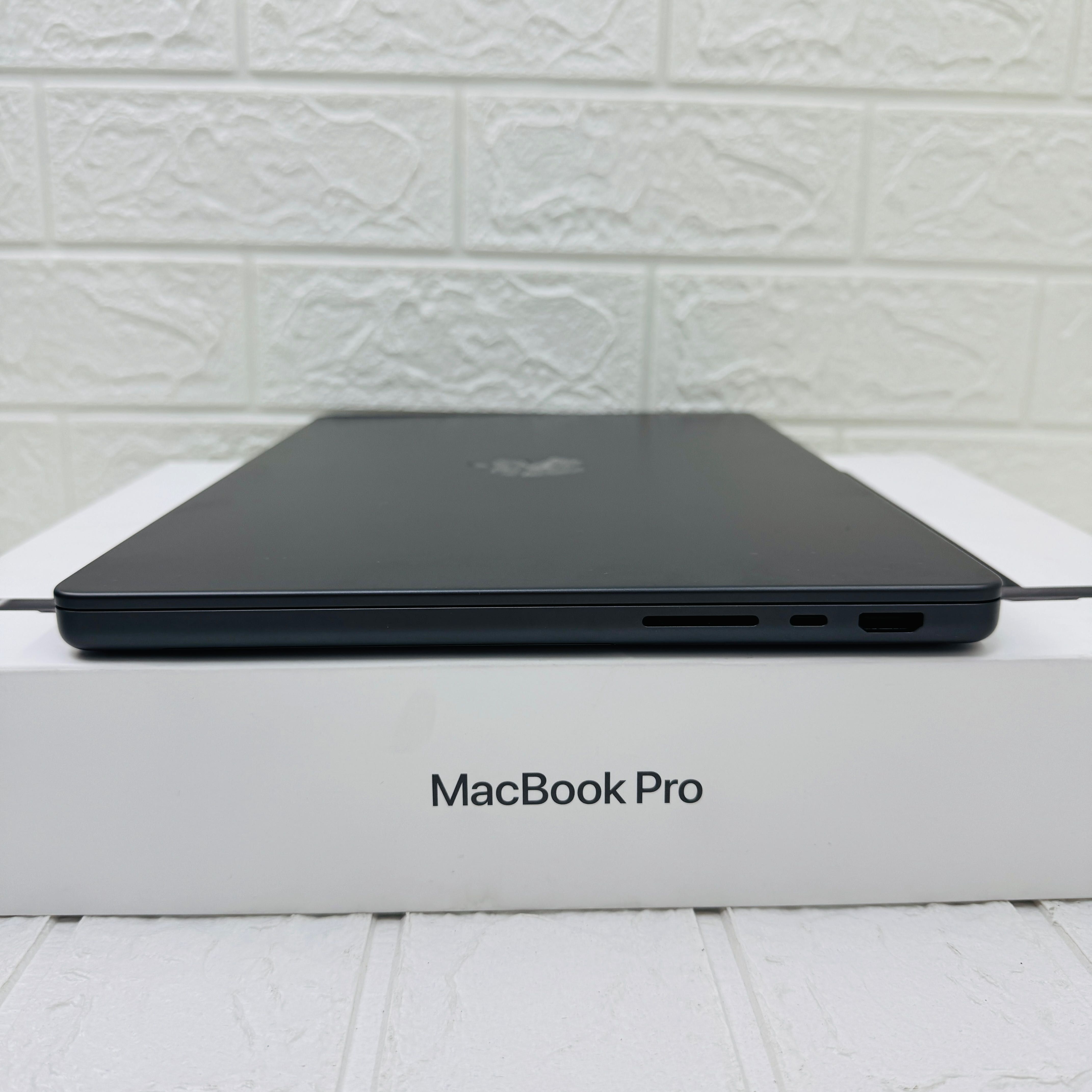 №2373	MacBook Pro 14 	Space Black	M4	16/512