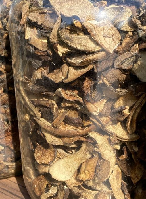 Mix suszonych grzybów, całe lub w proszku.