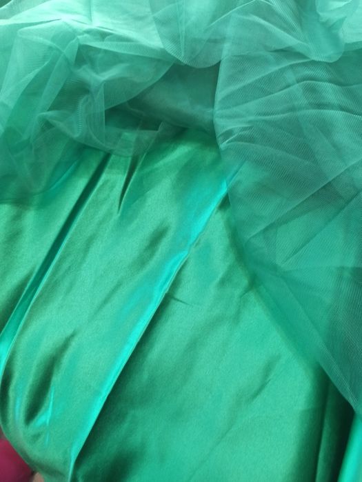 Przepiękna sukienka z gorsetem