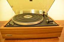 Gira Discos Onkyo Dynamic Four 800