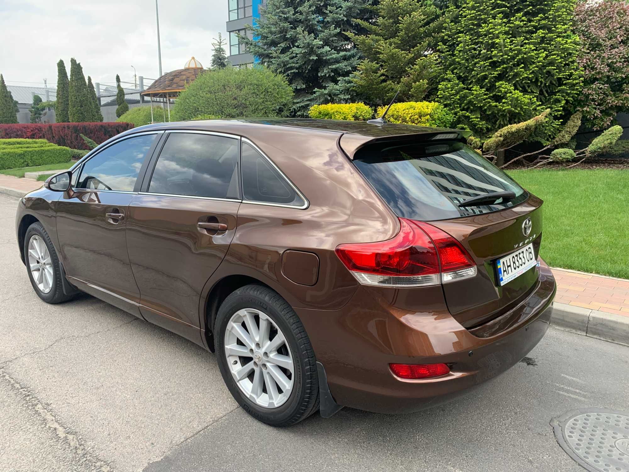 Официальная Тойта-Венза Премиум-4AWD-Газ-Италия!!!