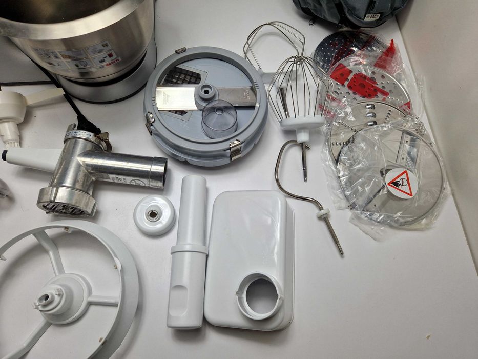 Robot bosch MUM58365 z maszynką do mielenia mięsa + Akcesoria