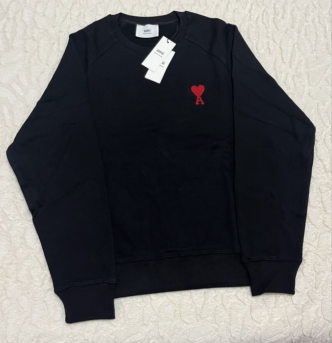 Sweat AMI preta com símbolo vermelho