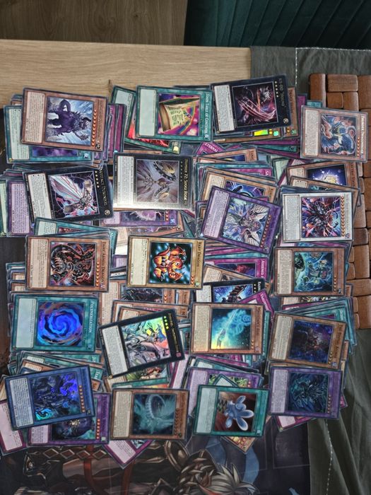 zestaw 250 niepowtarzalnych i oryginalnych kart Yu-Gi-Oh!