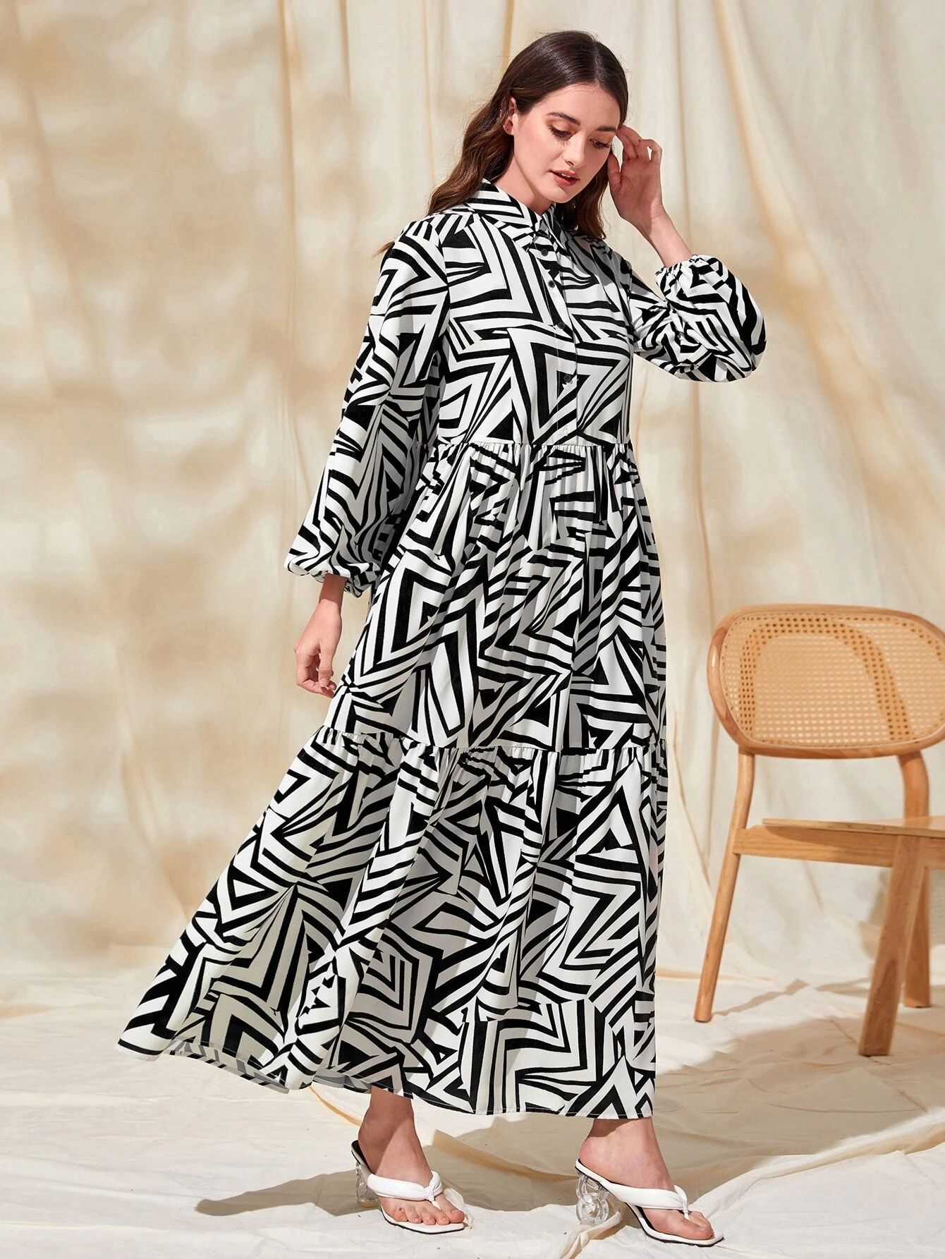 Sukienka arabska bufiaste rękawy biało-czarna M 38