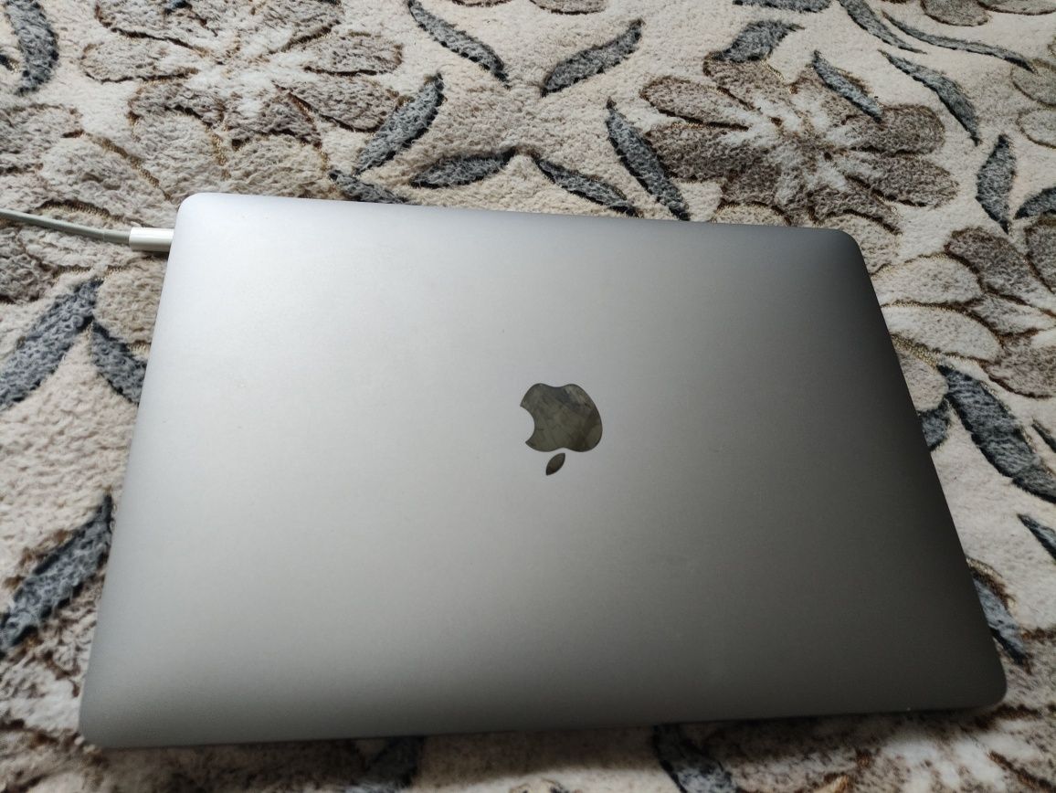Macbook pro 2017  13 8/256 i5 apple ноутбук макбук