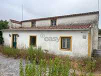Moradia T2 inserida em terreno com 2750m2, Remodelar, Cabrela, Montemo