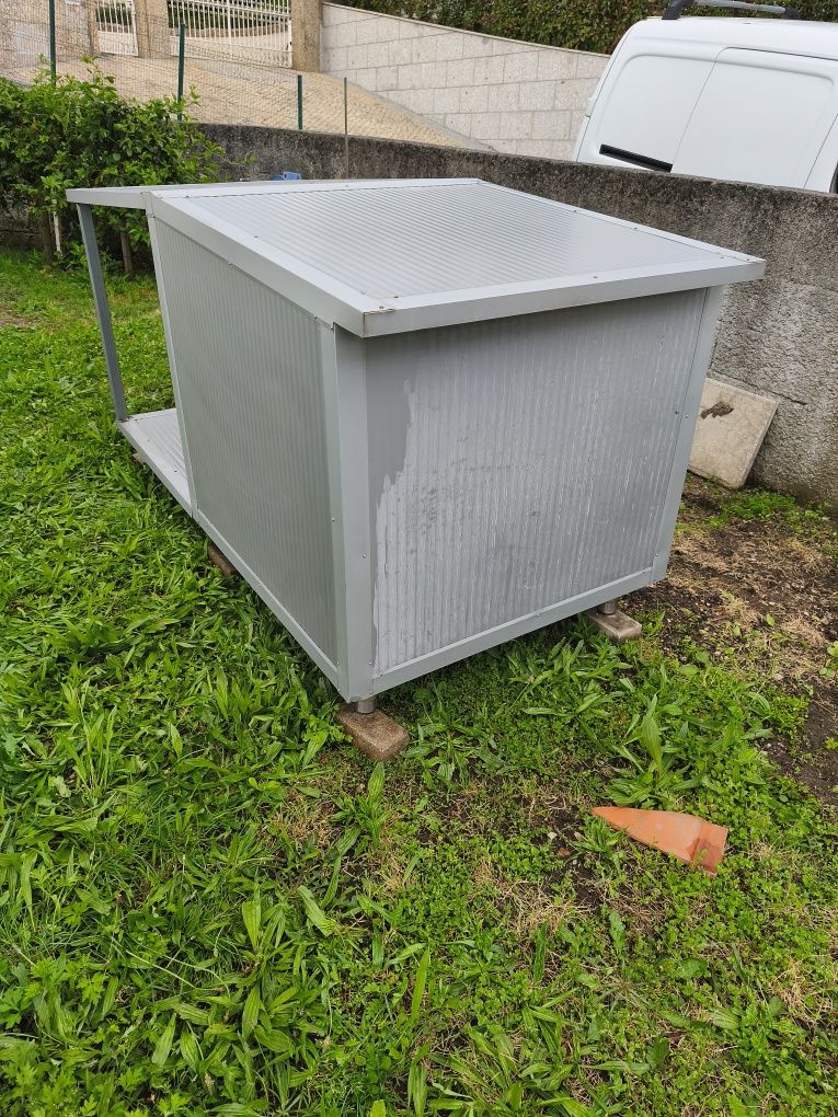 Casota para cães de medio e grande porte