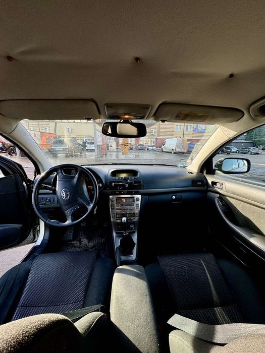 Тойота Авенсіс Toyota Avensis 2005 рік 2,0 дизель. ДЛЯ ВІЙСЬКОВИХ.