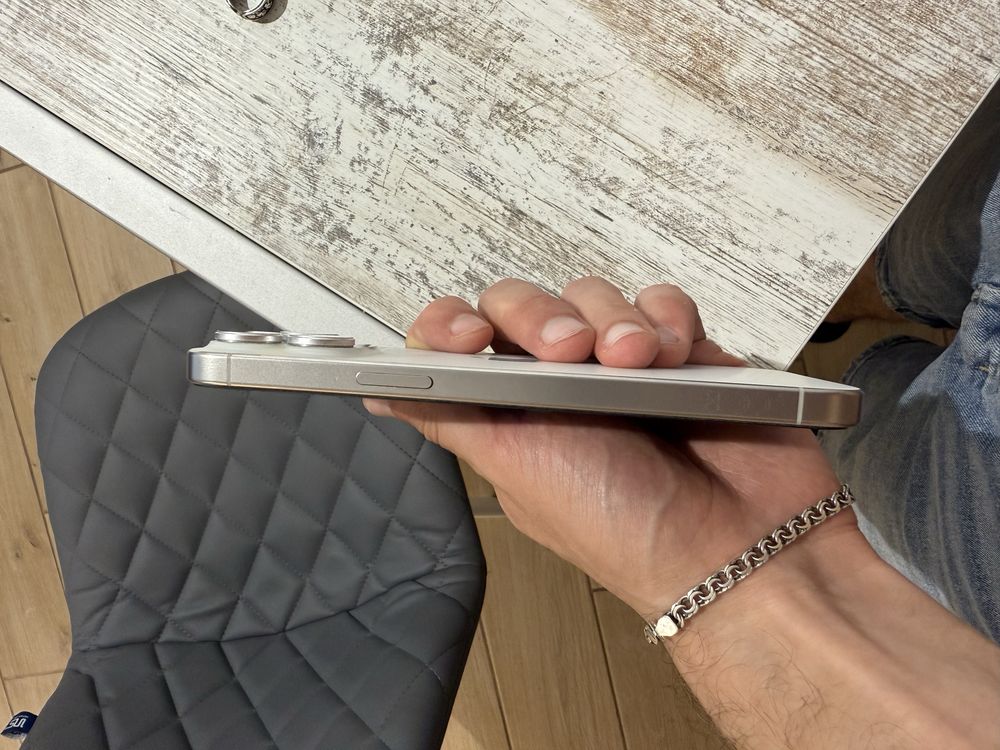 Продаю Iphone 15 Pro Max 256гб, 94 аккамулятор