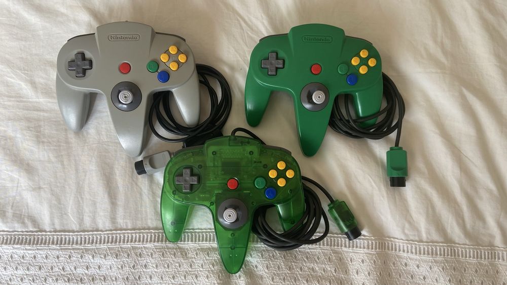 Consola JPN Nintendo 64 + 17 jogos + 3 comandos