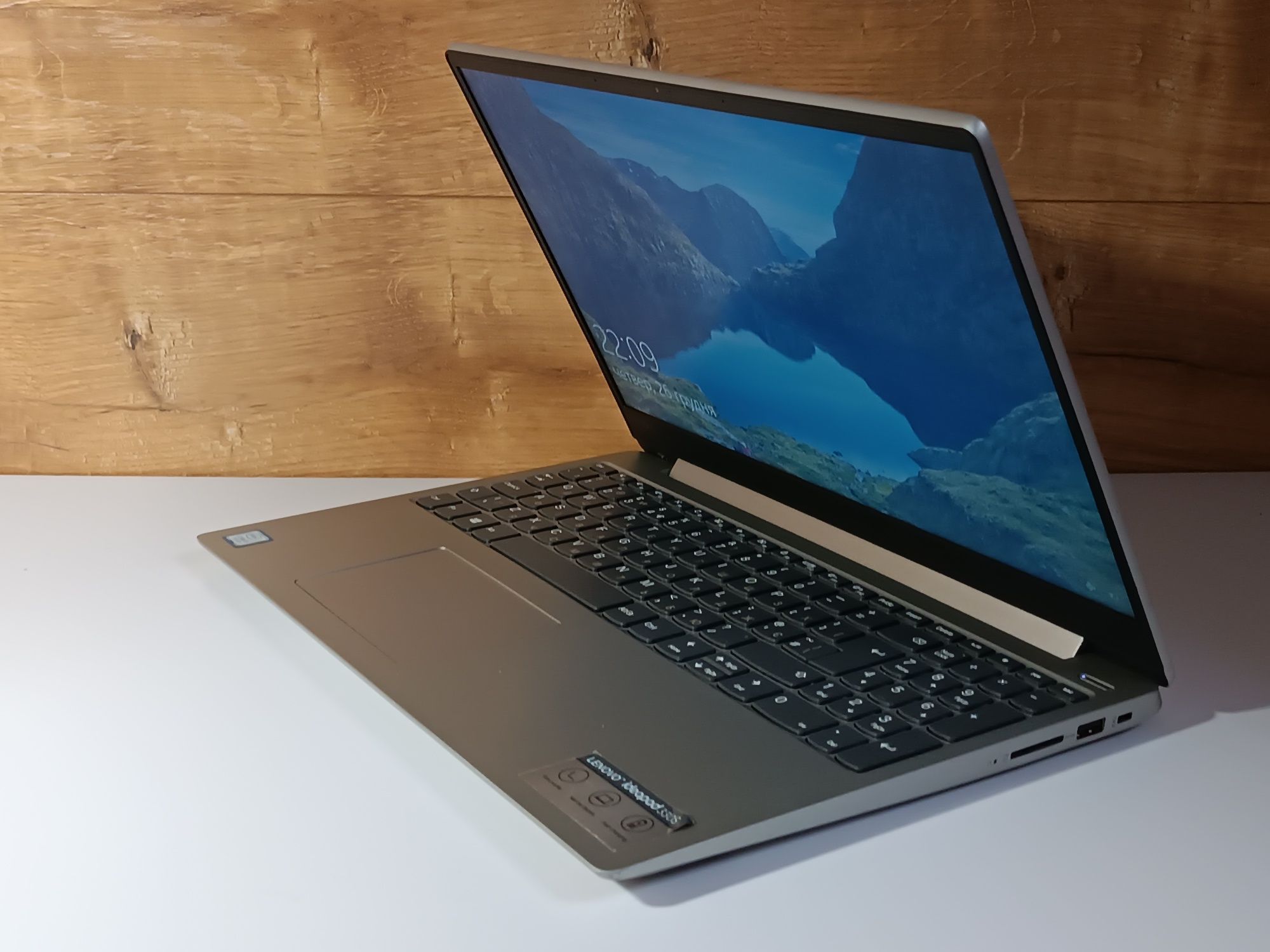Потужний Lenovo/Core i3 7gen/12 ОЗП/128 SSD