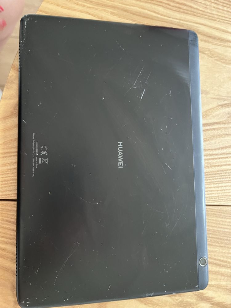 Tablet huawei T5 AGS2-L09 32GB zbity wyswietlacz, wszystko działa