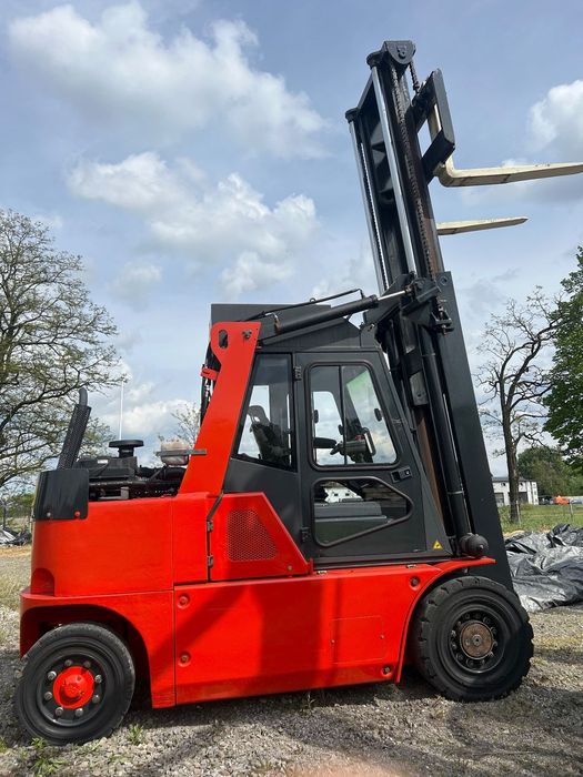 Mora 80  Wózek widłowy 8 ton MORA 8000 kg kompakt gazowy MAŁY ZWINNY M80C