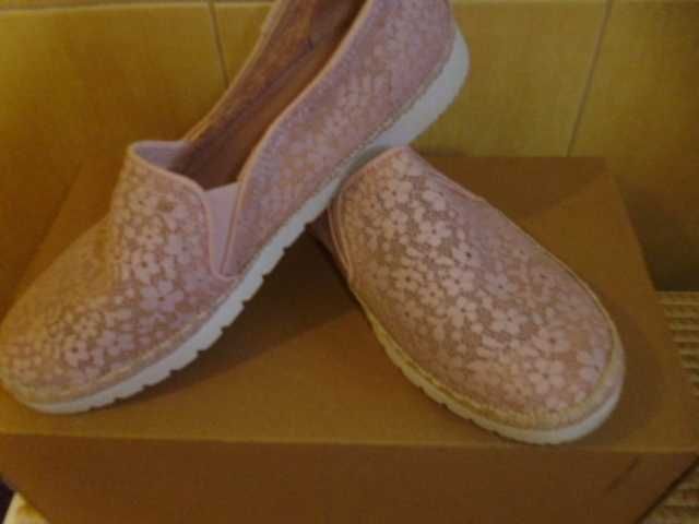 Buty skechers  różowe - tania okazja