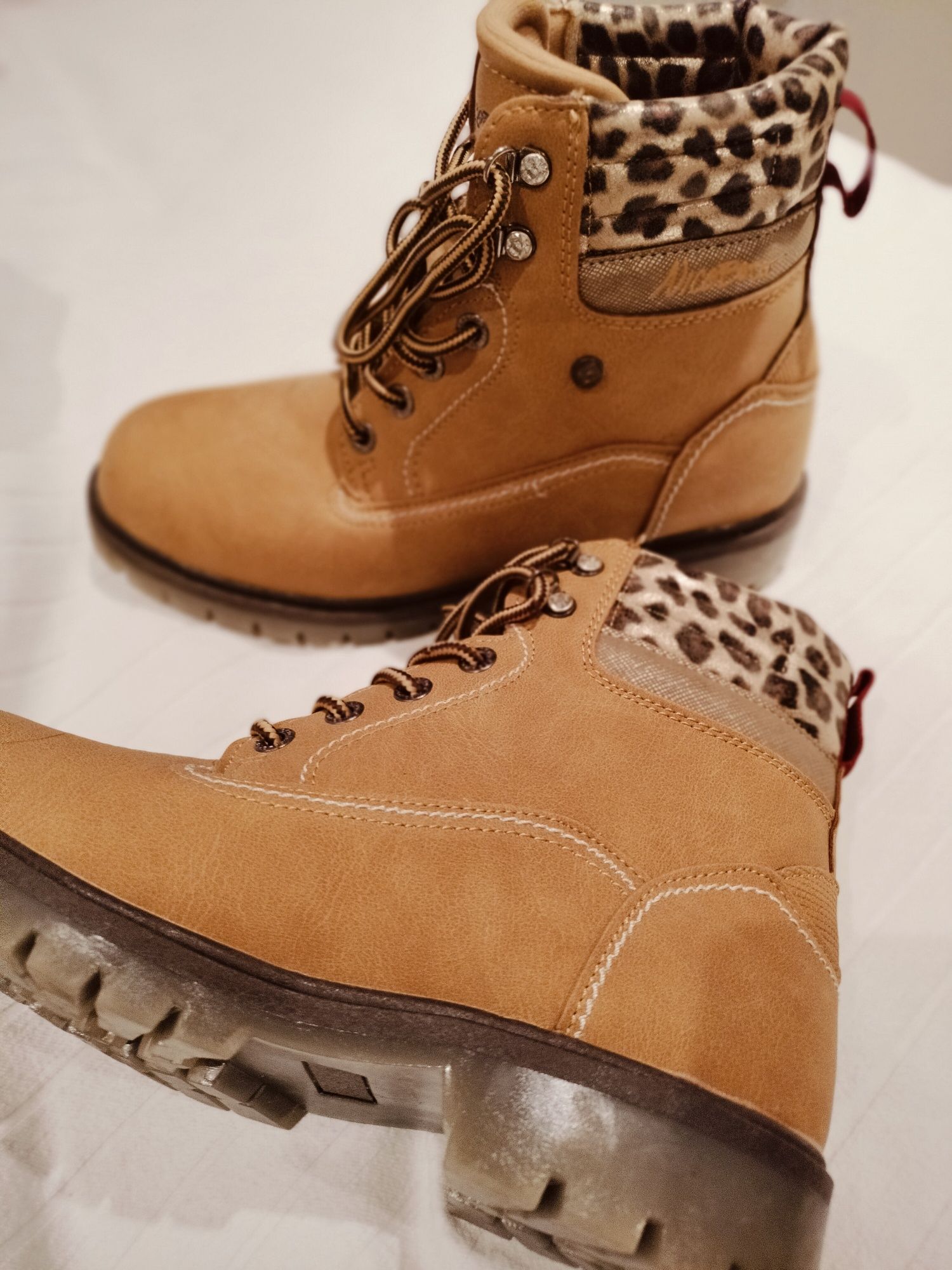 Botas camurça novas