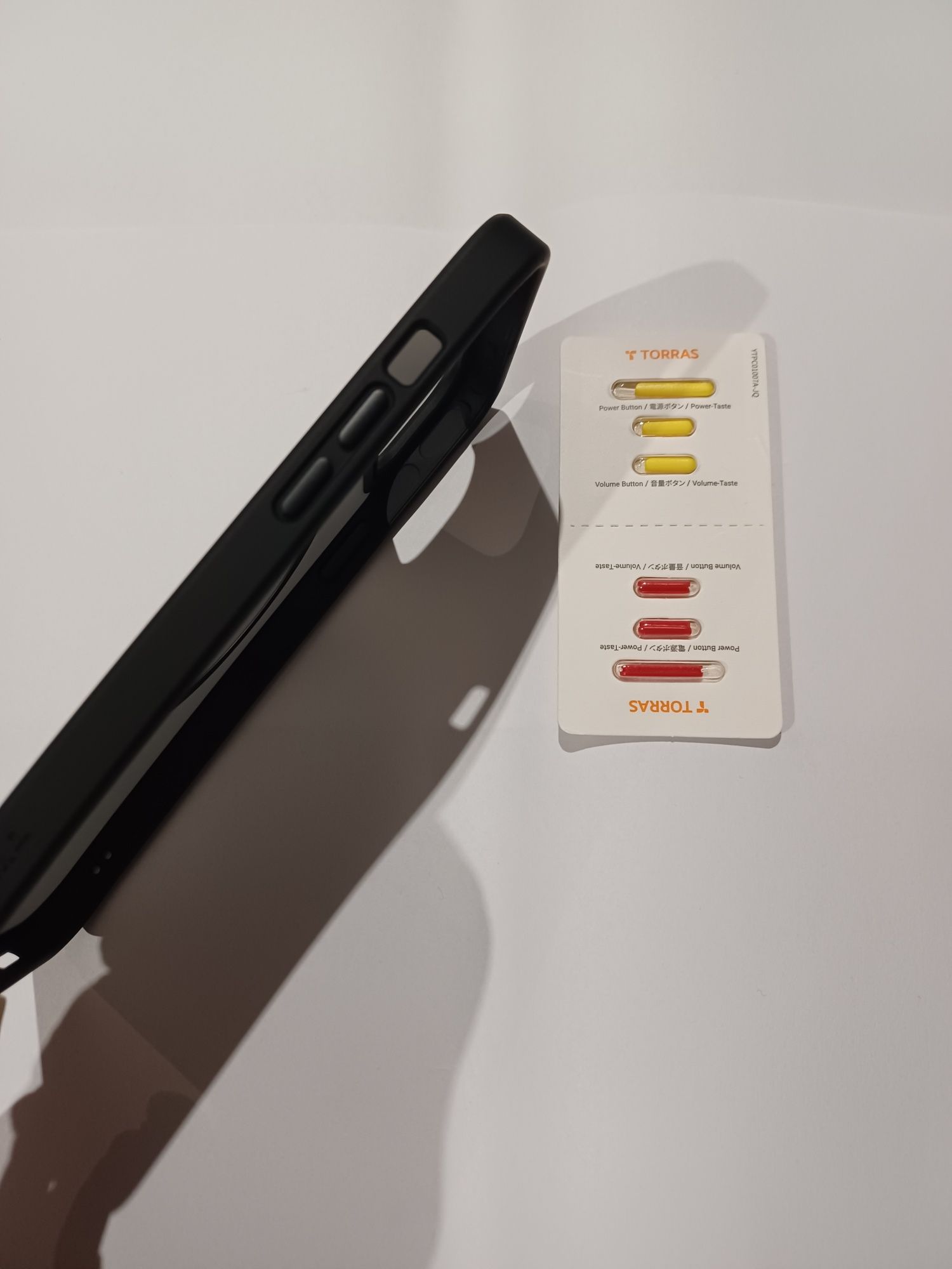 Etui magnetyczne Torras do iPhone 6.7" 2022 z wymiennymi przyciskami